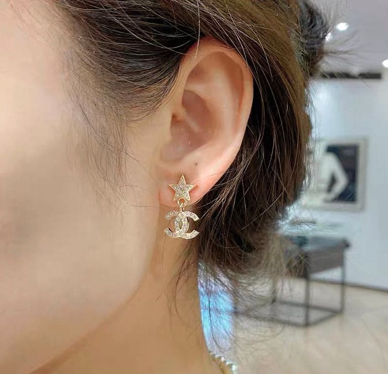 Chanel Star Diamond Earrings - 18K Yellow Gold