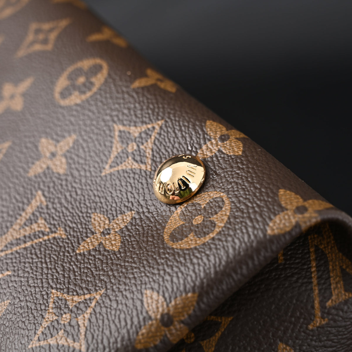 Louis Vuitton Neo Noé Bucket Bag – Monogram Canvas with Bordeaux Interior
