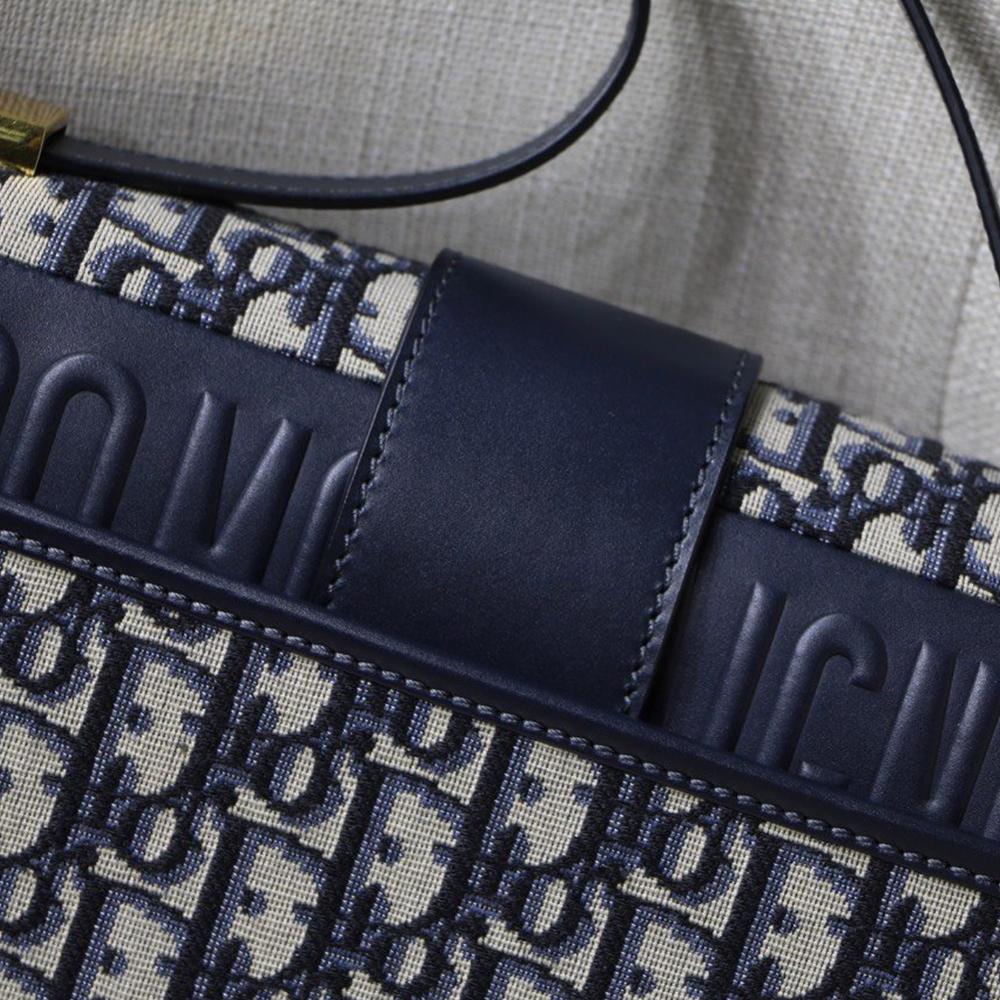Dior 30 Montaigne Bag