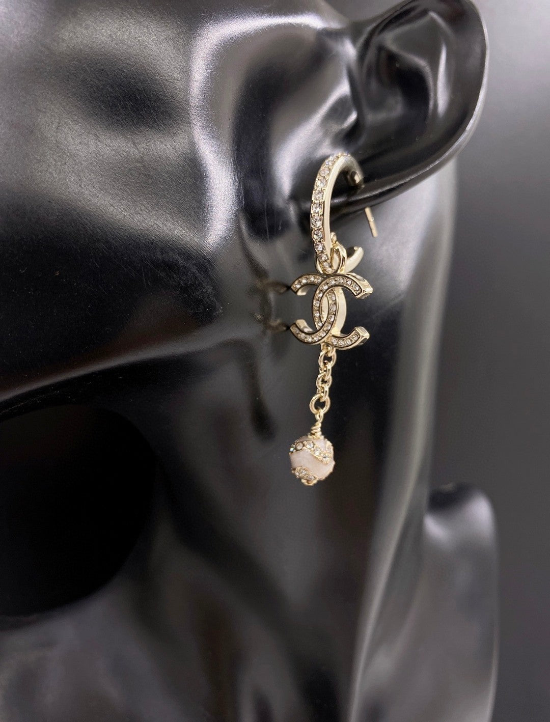 Chanel Pearl Long Pendant Earrings - 18K Yellow Gold