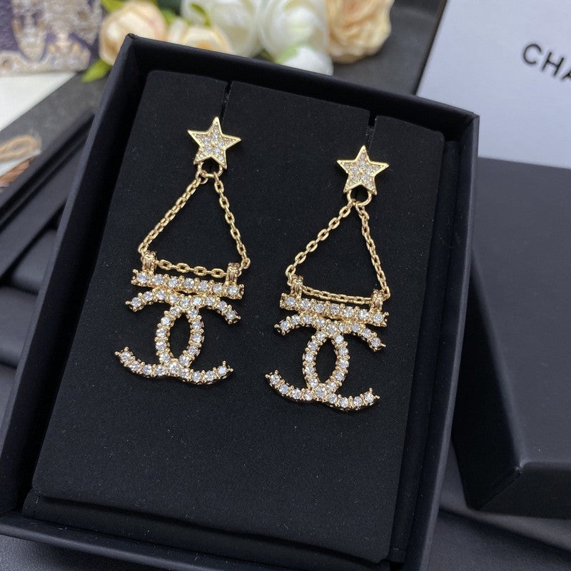 Chanel Star Earrings - 18K Yellow Gold