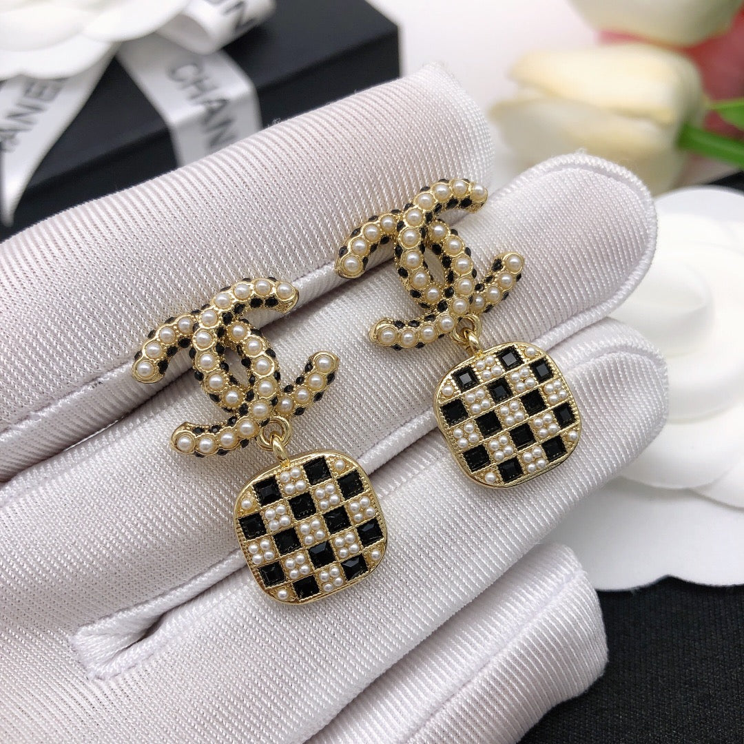 Chanel Chain Earrings - 18K Yellow Gold