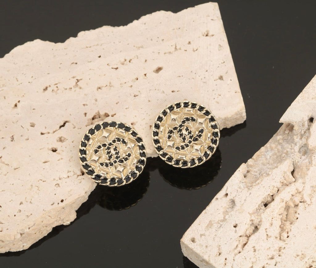 Chanel Diamond Round Earrings - 18K Yellow Gold