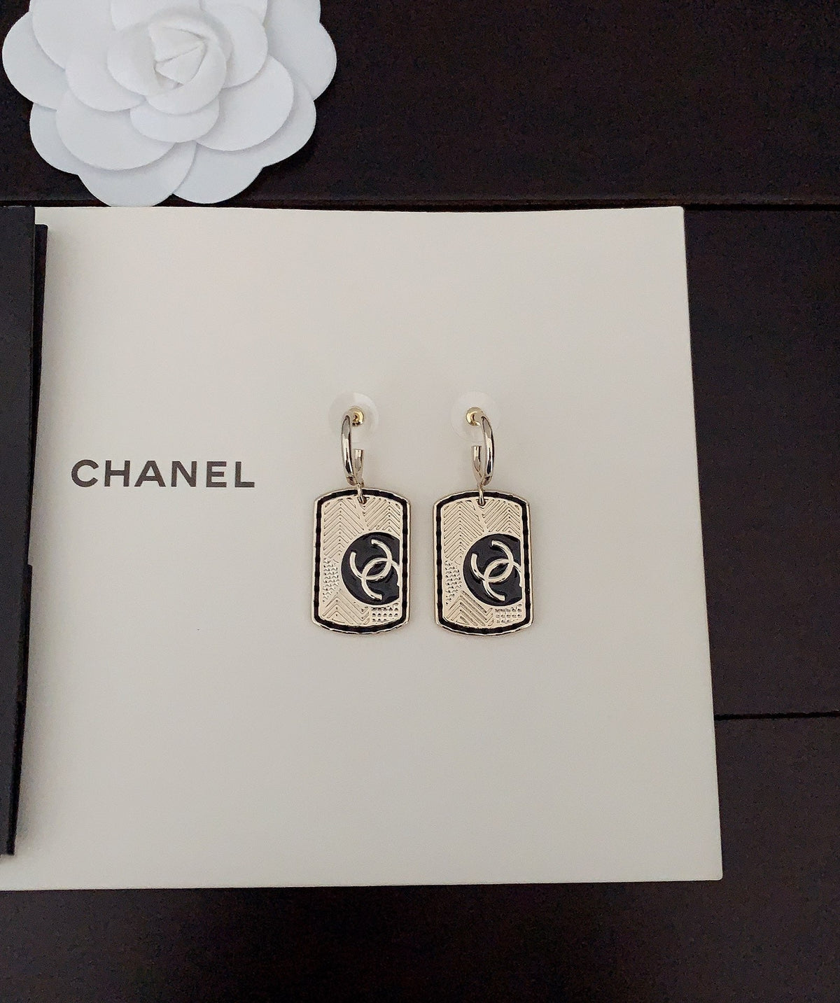 Chanel Plate Earrings - 18K Yellow Gold
