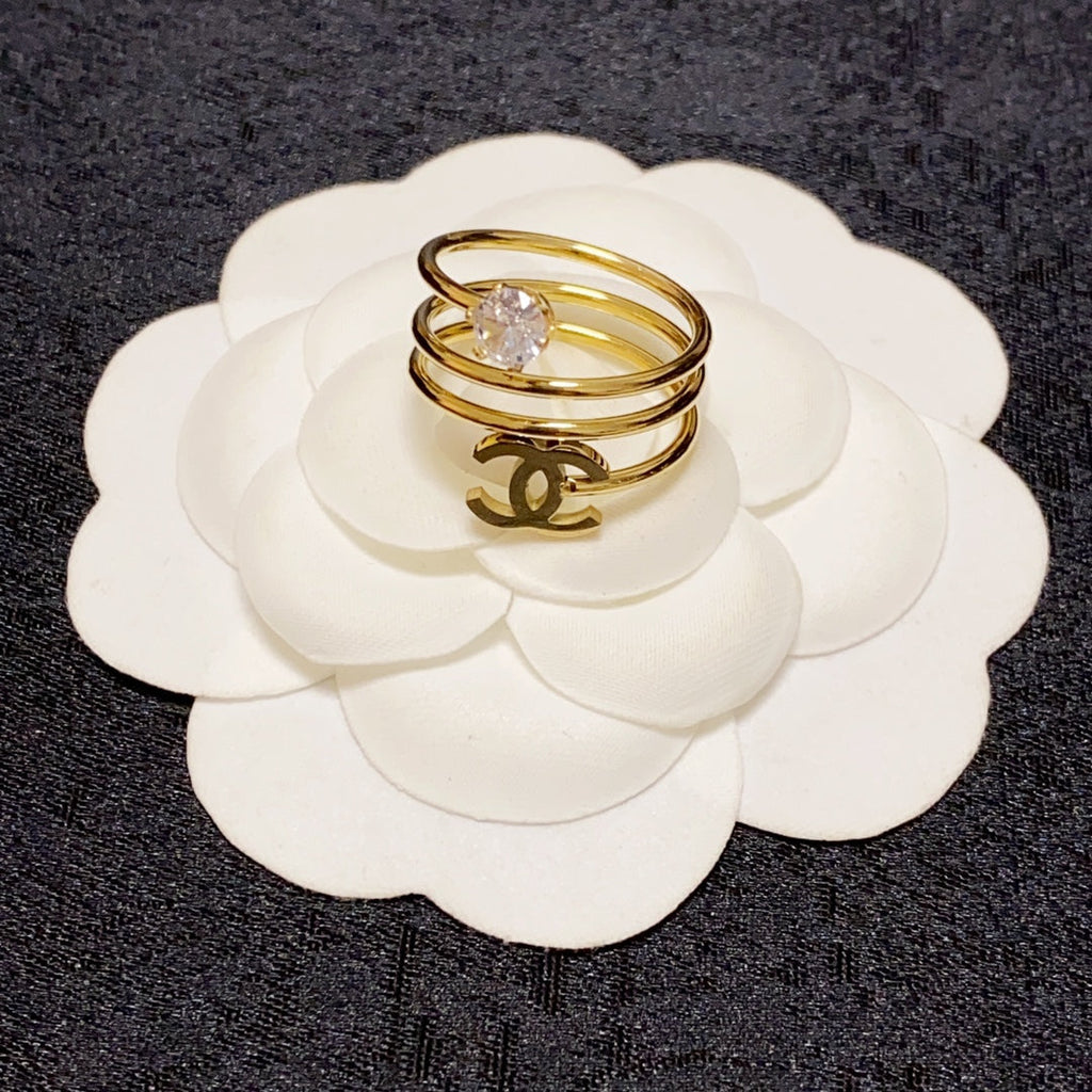 Chanel Vintage Pearl Ring - 18K Yellow Gold