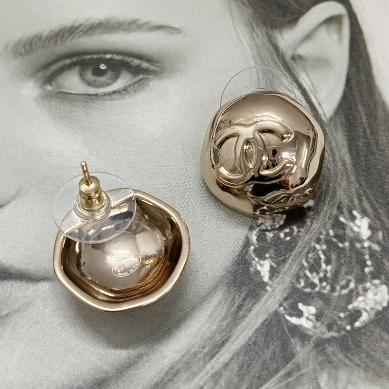 Chanel Gold Round Earrings - 18K Yellow Gold