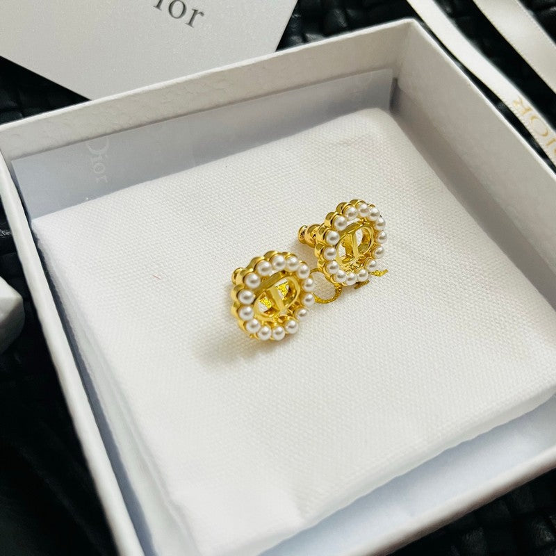 Dior Pearl Earrings - 18K Yellow Gold
