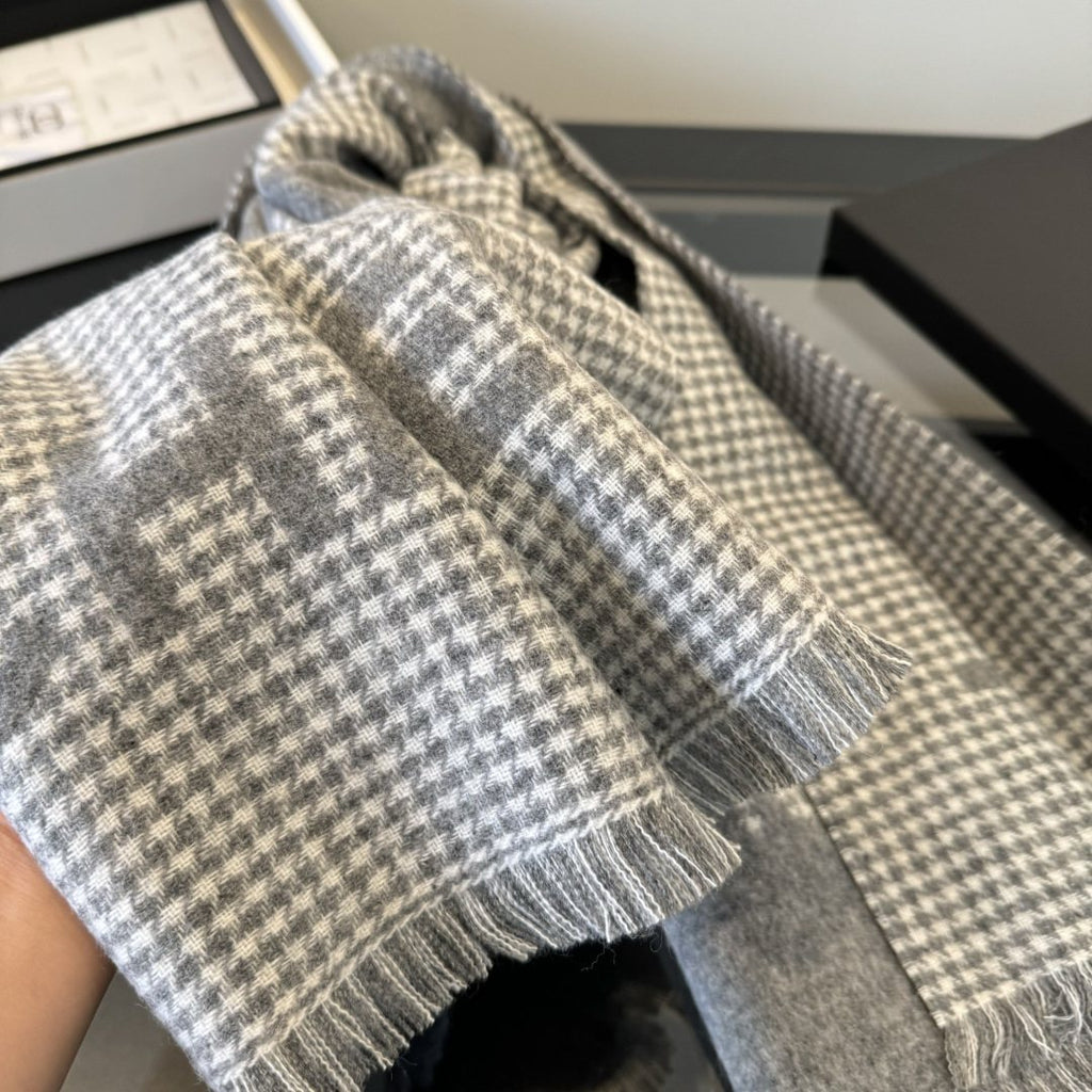 Chanel Two-Tone Houndstooth Fringe Scarf — detail